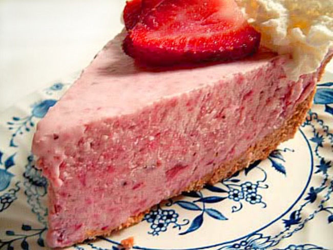 Frozen Strawberry Cream Pie - Bunny's Warm Oven