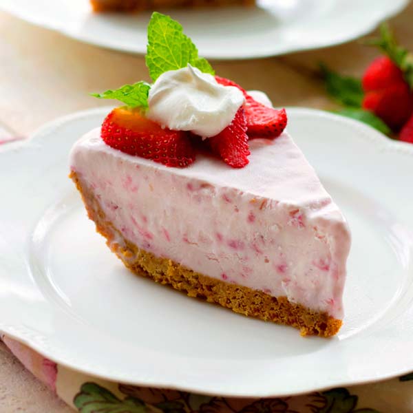 COOL, DELICIOUS AND SO EASY TO MAKE. THIS PIE IS KEPT IN THE FREEZER UNTIL YOU’RE READY TO SERVE IT. IT’S THE PERFECT MAKE AHEAD DESSERT FOR SUMMER AND WINTER HOLIDAYS OR A “JUST BECAUSE” TREAT.
