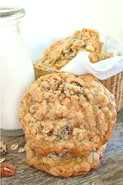 soft and chewy oatmeal raisin cookie