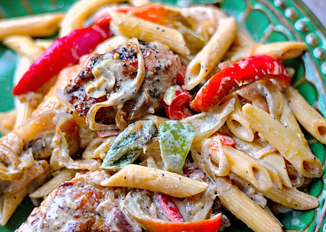 chicken and peppers in whites sauce