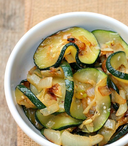 Zucchini with onions and garlic