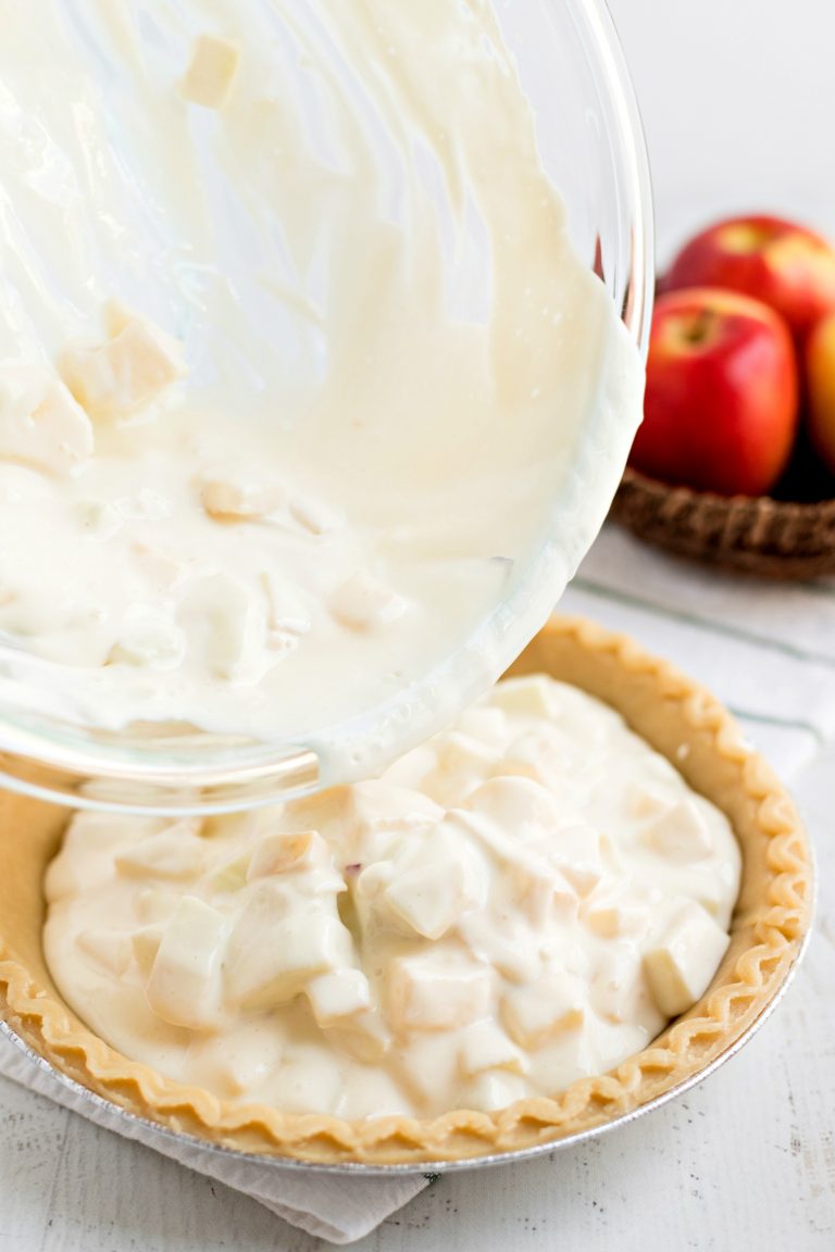 Sour Cream Apple Pie Bunny's Warm Oven