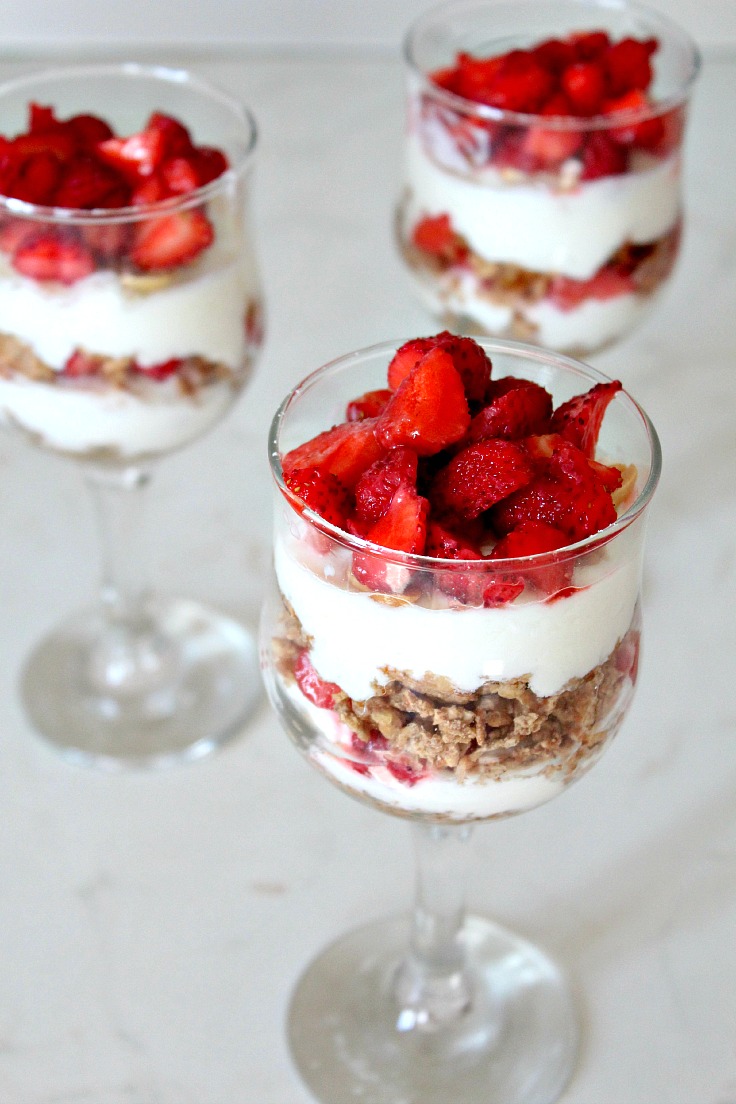 Strawberry-parfait-with-cottage-cheese-2